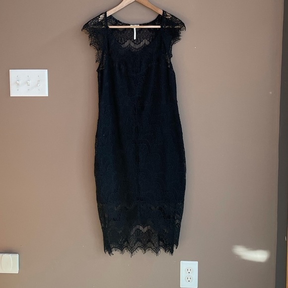 Free People Peekaboo Scalloped Lace Slip Dress in Black Size Small - Picture 4 of 10
